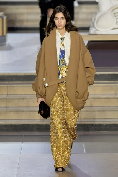 Look 4